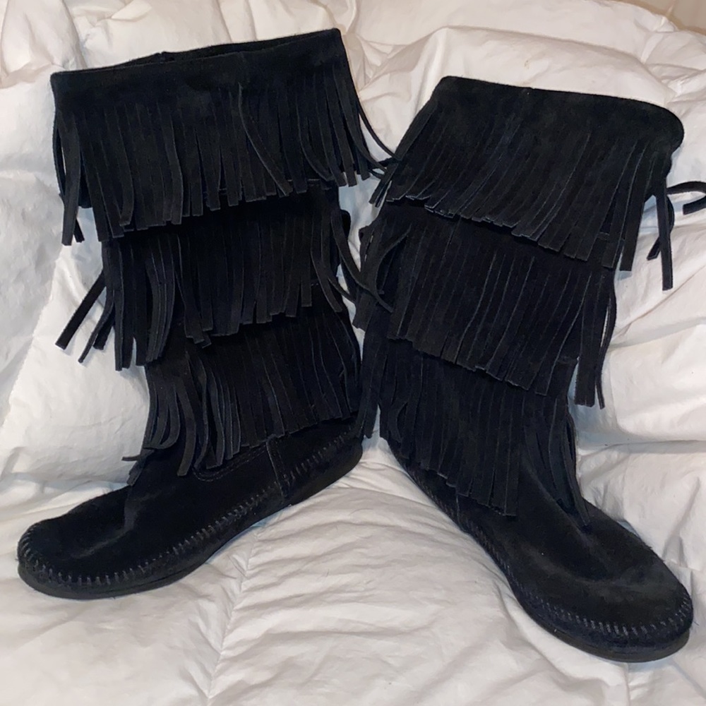 Minnetonka fringe moccasins boots😍😁👍